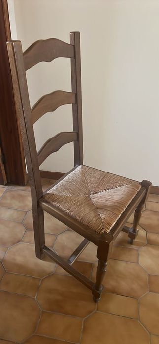 Mesa de madeira extensível com 4 cadeiras