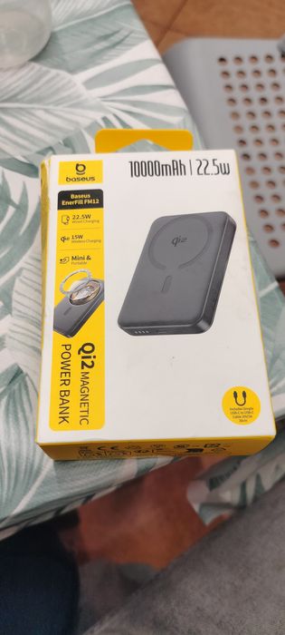 Powerbank magnetyczny do iPhone serii  12-16