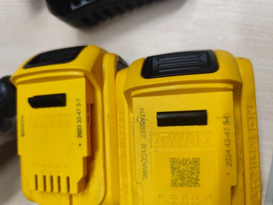 DeWal DCS365/ безщіткова акумуляторна торцовка Девол
