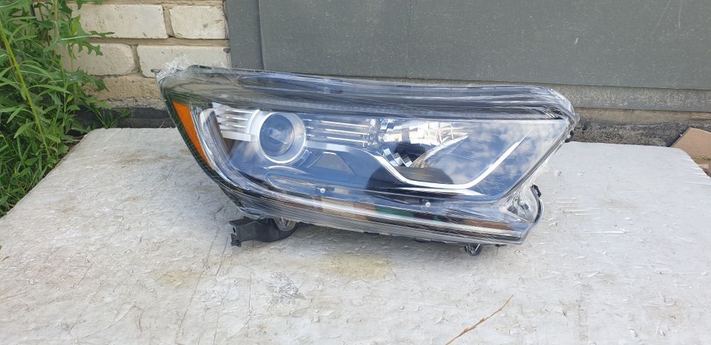 Honda Crv 17- бампер передній В НАЯВНОСТІ