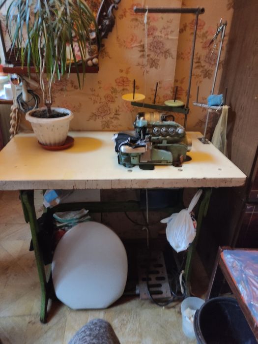 Промышленный оверлок станок на 4 нитки