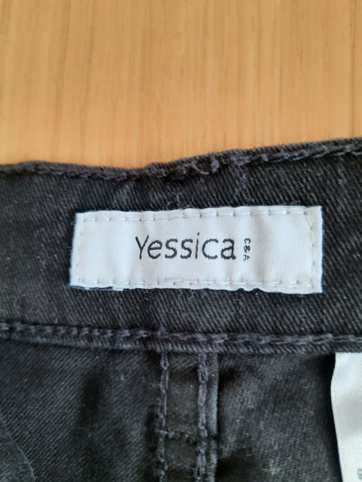 Czarne bawełniane spodnie typu jeansy bootcut