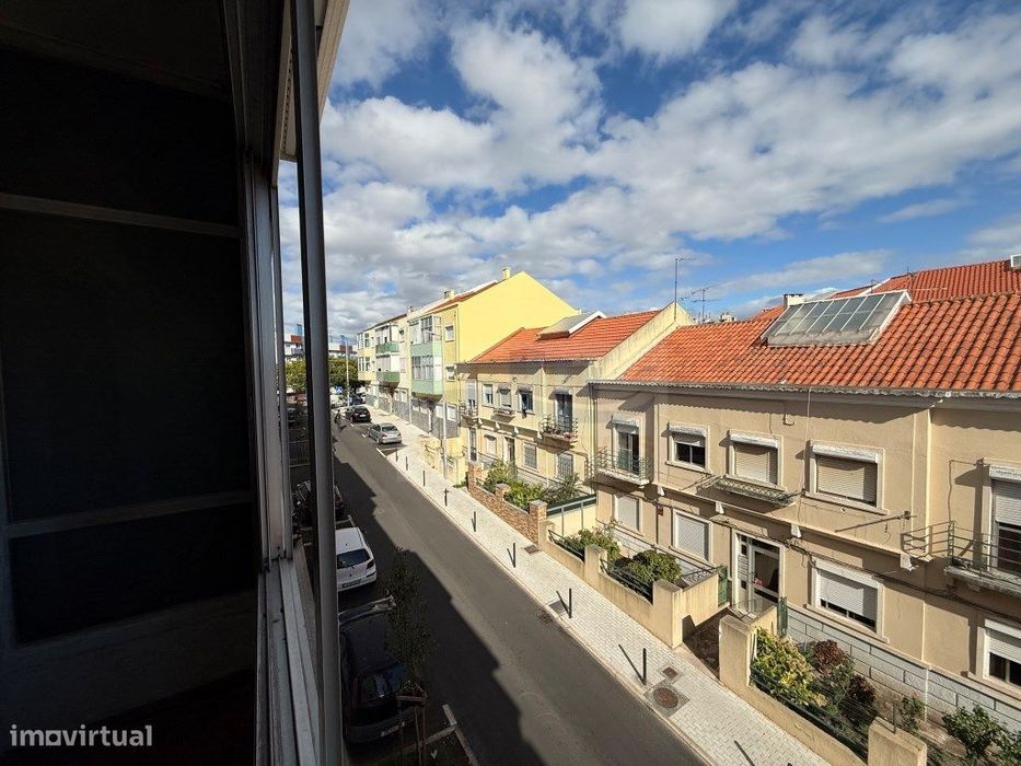 Apartamento T2+1 e sótão na Falagueira- venda Nova a 5 minutos do M...