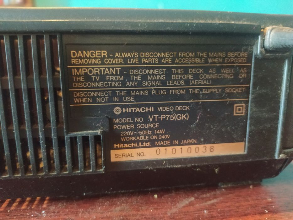 Magnetowid VHS. Hitachi