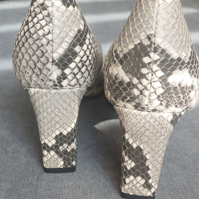 Женские туфли на каблуке