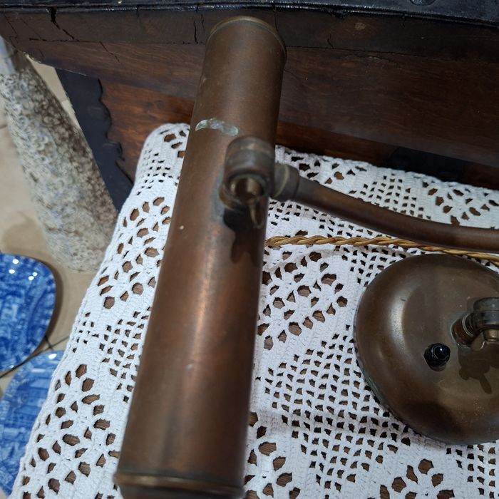 Antyczna miedziana lampa fortepianowa