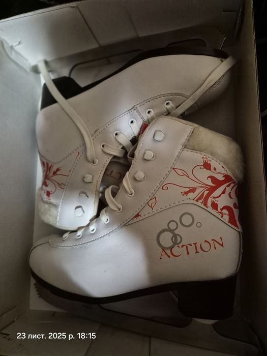 жіночі фігурні ковзани Acra Action H806,