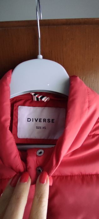 Czerwona kurtka damska Diverse XS