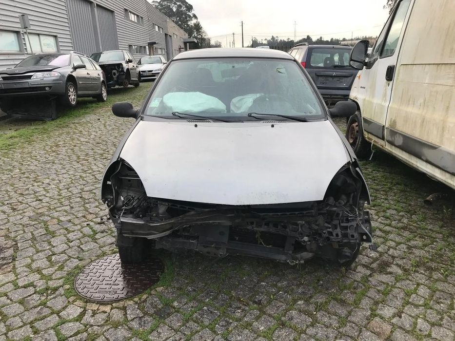 Renault Clio II 1.2 5P 2002 - Para Peças