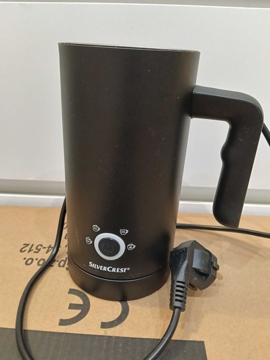 Ekspres Dolce Gusto + spieniacz do mleka Botti + kapsułki Dolce Gusto