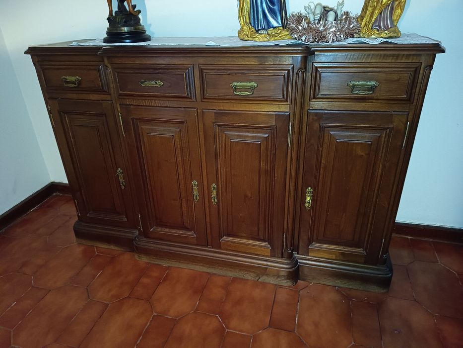 Aparador de sala e espelho