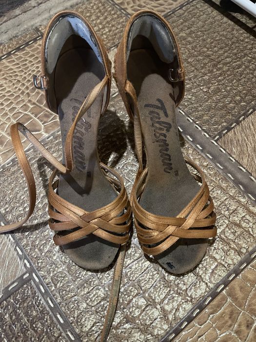 Туфлі латина  віддам даром