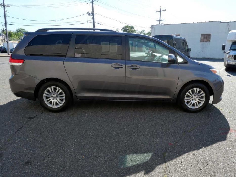 Toyota Sienna      2015