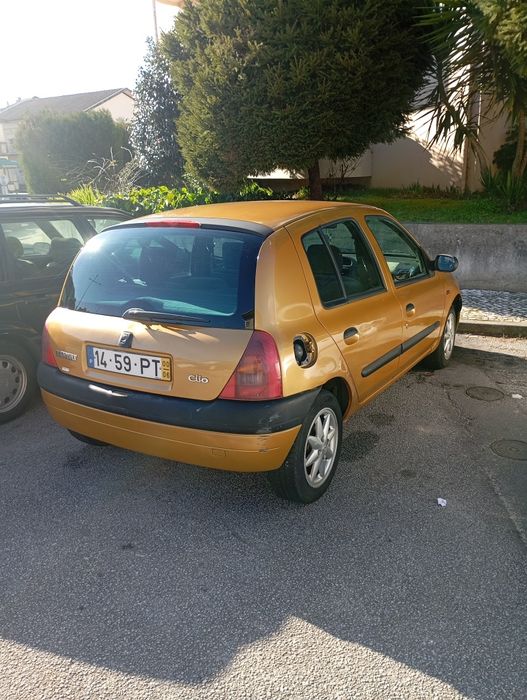 Clio RN 1.2 ano 2000
