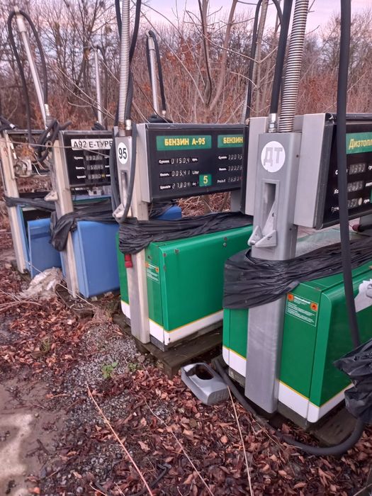 Техника 4 ЗИЛа, газовые бочки, бензиновые колонки, газель