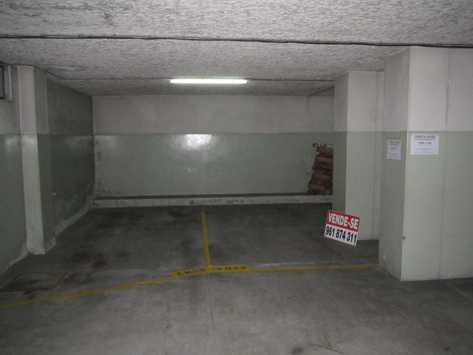 Garagem na Rua da Alegria