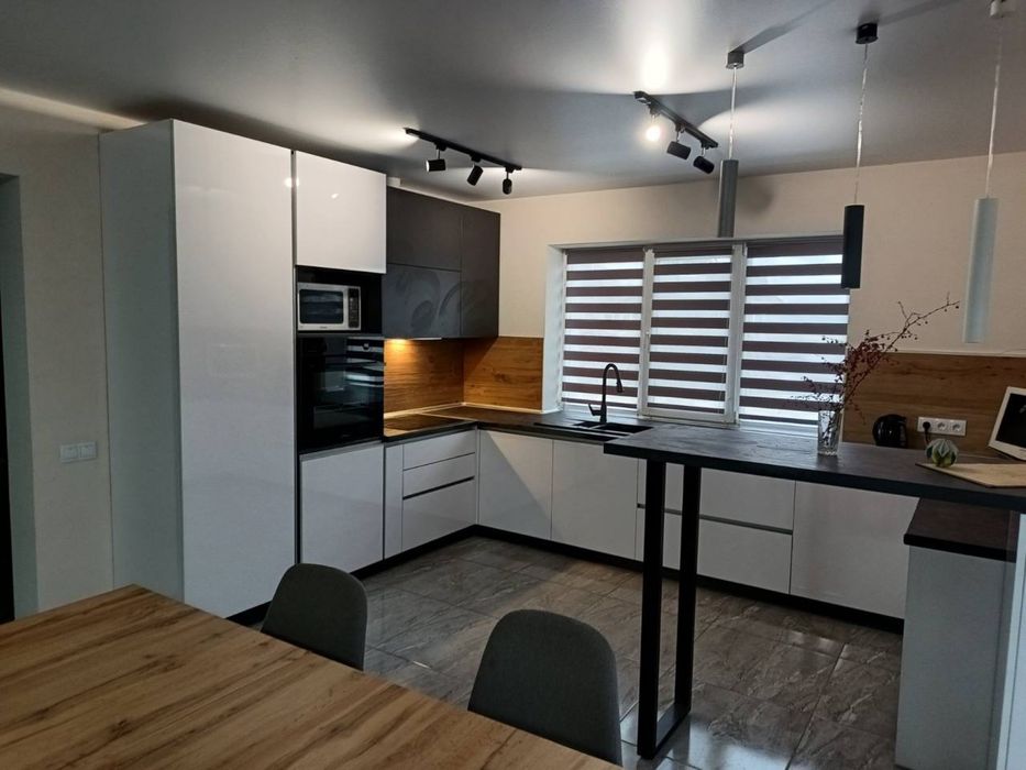 Продаж будинку. Дюплекс. Луначарка.