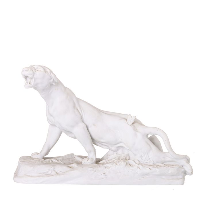 Porcelana - Escultura leoa ferida - Vista Alegre