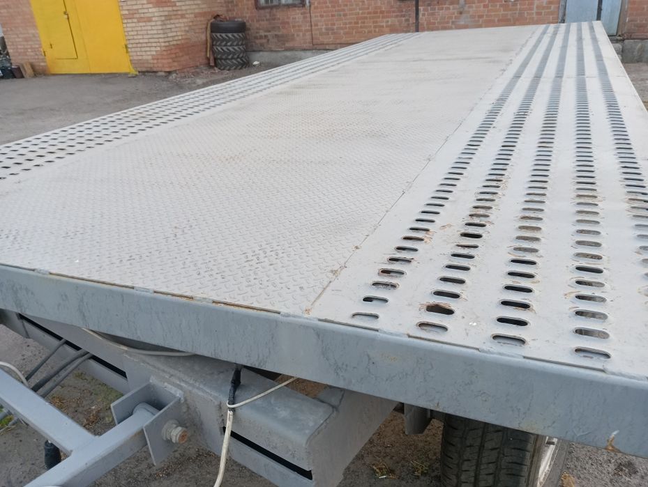 Причіп для перевезення авто