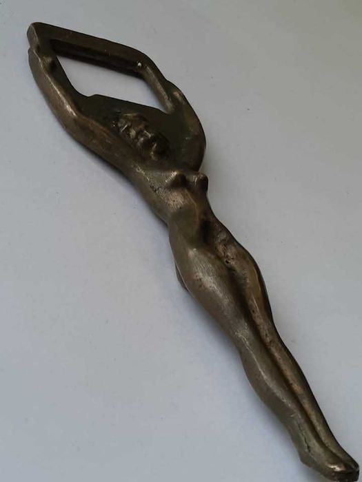 Бронзовая старая открывалка