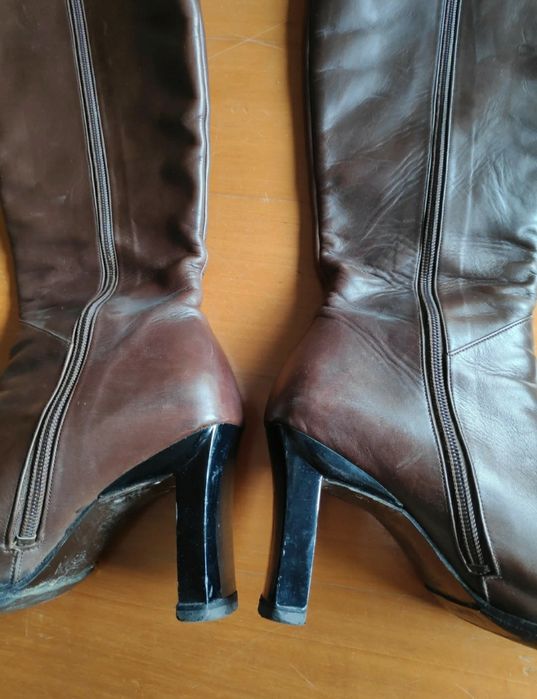 Botas de cano alto castanho escuro - Tam 36