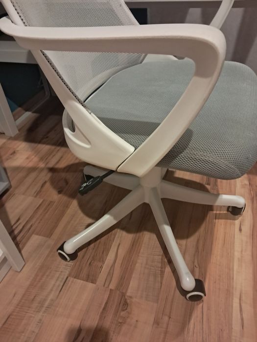 Biurko MICKE IKEA  142x75x50 krzeslo biurkowe gratis