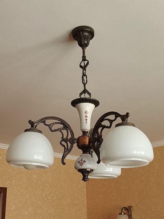 Люстра на 3 лампи