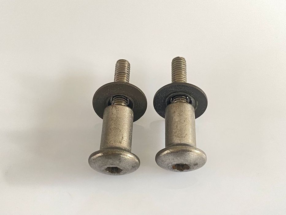 pinos de carenagem traseira honda cbr 954 ano 2002 - 2003 usado