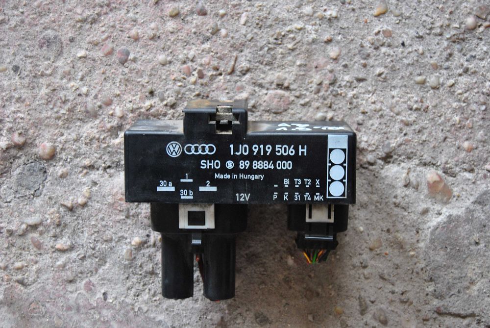 Przekaźnik wentylatorów chłodnicy Audi a3 8L