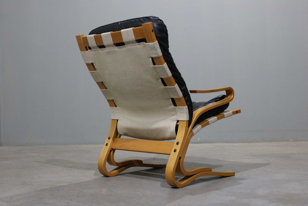 Poltrona Oddvin Rykken em faia e couro