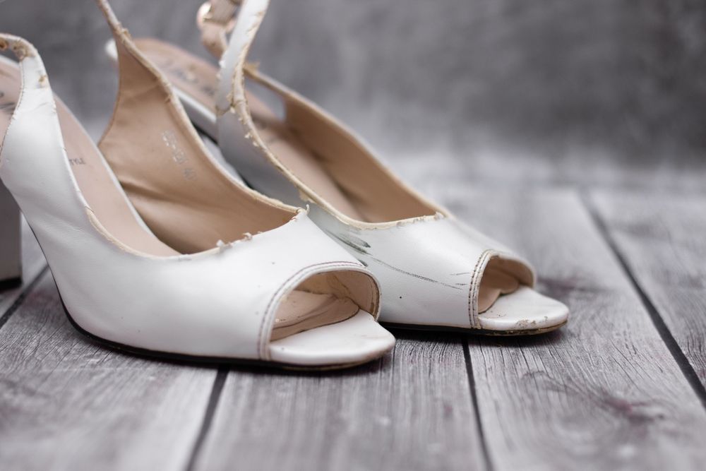 Босоніжки білі під реставрацію