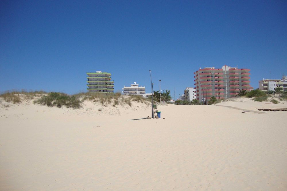 Aluga-se T0+1 - Monte Gordo - Algarve - 2 min a pé do Areal