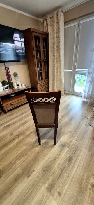 Sprzedam Stoł rozkładany z krzesłami + szafka rtv i witryna