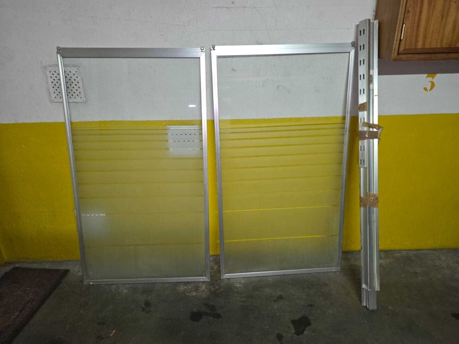 Resguardo de banheira em vidro e estura em inox, largura 1.60cm
