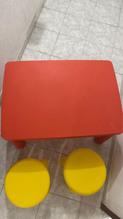 Mesa e cadeira criança