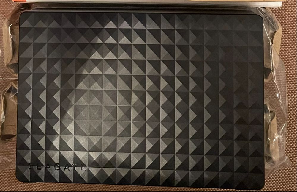 Внешний жесткий диск Seagate Expansion 8tb. 6tb. Б/у