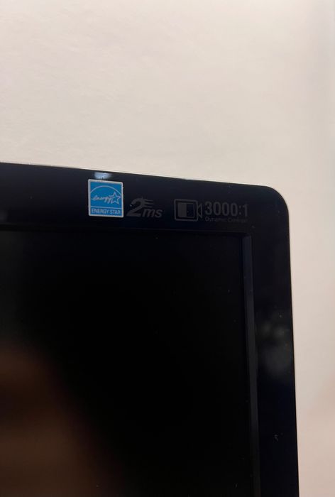 Monitor Samsung Syncmaster 226bw:  2ms  Dynamic Contrast 3000:1