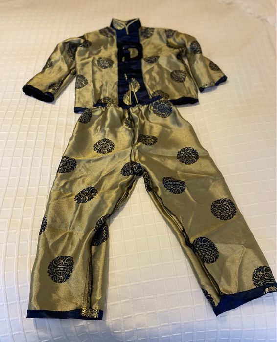 conjunto em seda azul e dourado para 8 anos