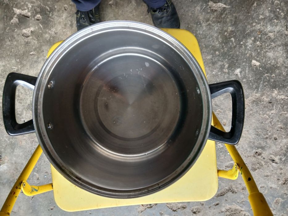 Pot in good condition64751407404290123