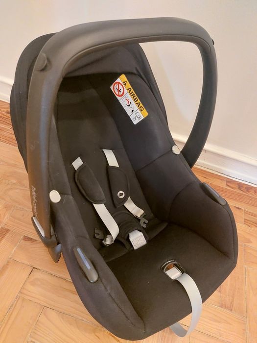 Ovinho bebe-confort / maxicosi com adaptadores e capa chuva