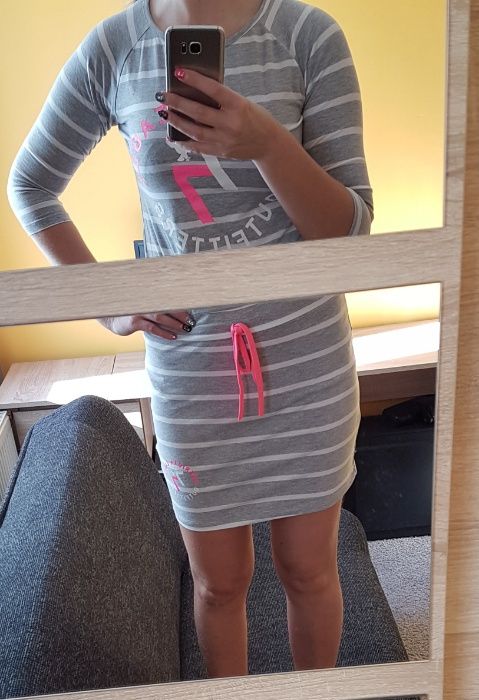 szara tunika w paski