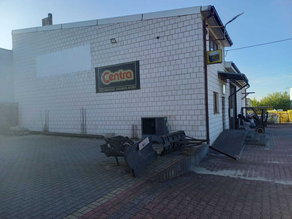 Nieruchomość z budynkiem użytkowym w Warce