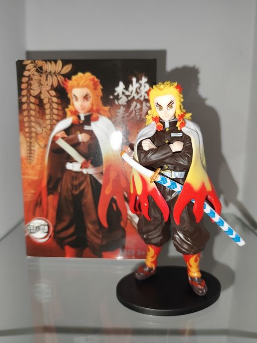 Figuras Demon Slayer com caixa