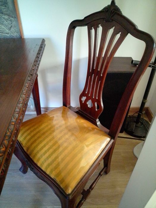 Cadeiras de estilo em madeira, de mesa jantar, origem anos 60