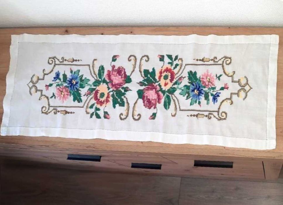 Вышитая салфетка на тумбу 102×34 см, винтаж, вышивка крестиком