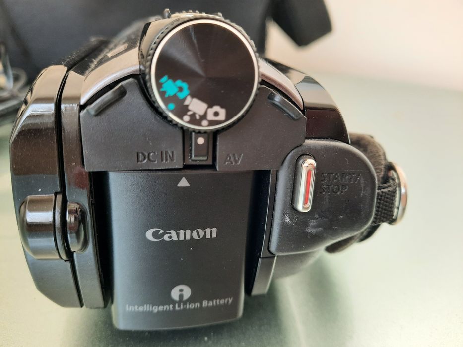 Відеокамера Canon Vixia HF S100