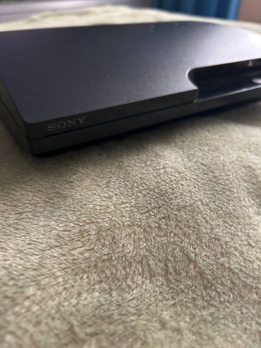 PlayStation 3 Slim 250GB (CECH-2004B)