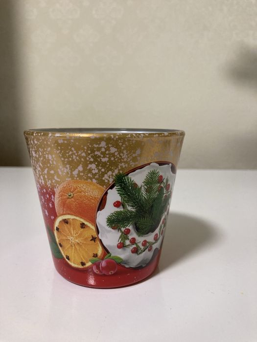 Свічка з підсвічником.