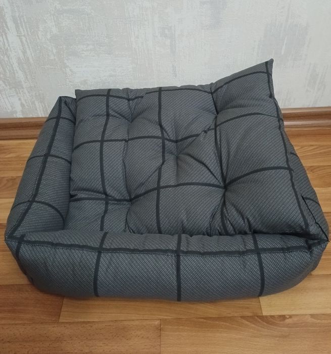 Лежанки, матрасіки для котів, собак