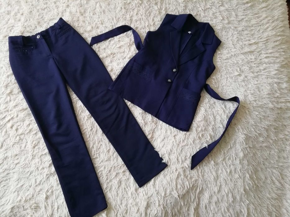 Шкільна форма для дівчинки